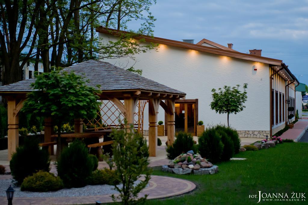 Bed and Breakfast Zajazd Avangarda Wisznice Exterior foto