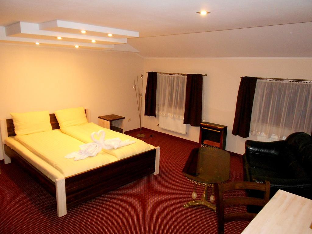 Zajazd Avangarda Wisznice Zimmer foto